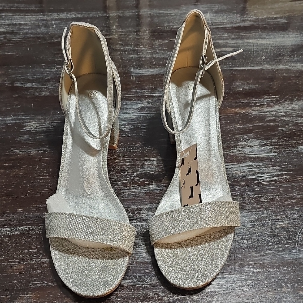 Elegant Silver Women's Sandals 8.5 NWT